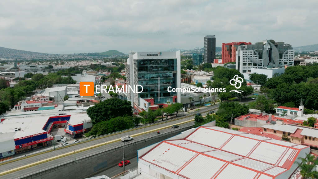 Toma aérea del edificio de compusoluciones en Guadalajara Jalisco